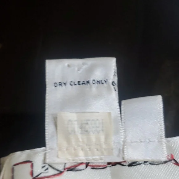 Elegant Cream Sleeveless Top - Picture 6 of 8